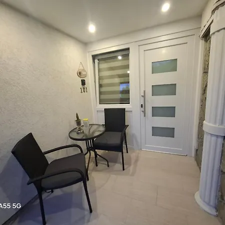 Parking Free アパート